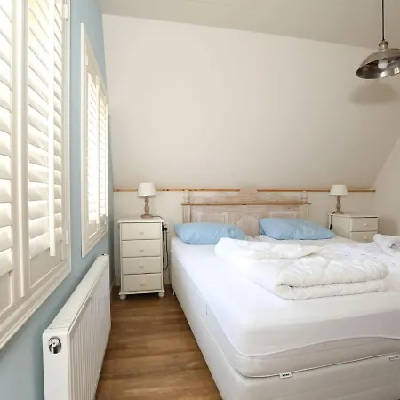 Vila In Wieringer Style With Hot Tub