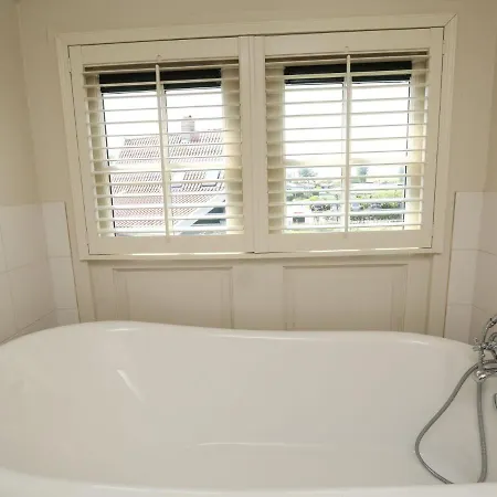 Vila In Wieringer Style With Hot Tub